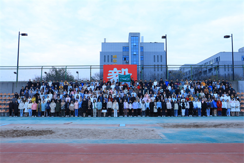 c18a4ad1957648c7a63710d0754d6840.jpg betway西汉姆联官方官网合照.jpg